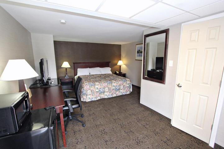 1 King Bed (3 of 6)