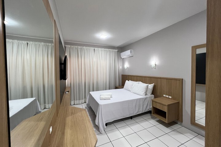 Room 21 of 102