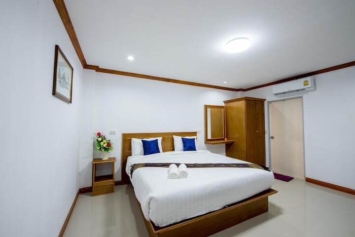 Room 30 of 49