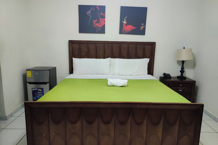 Room 8 of 34