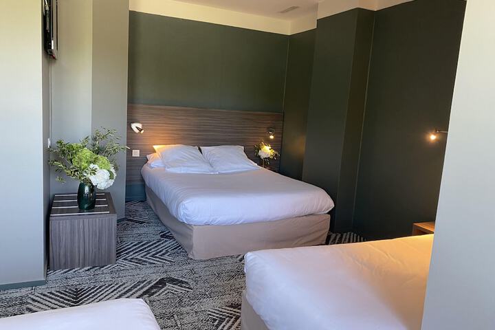 Room 8 of 35