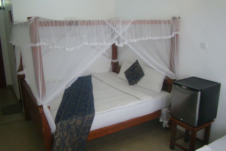 Room 4 of 20