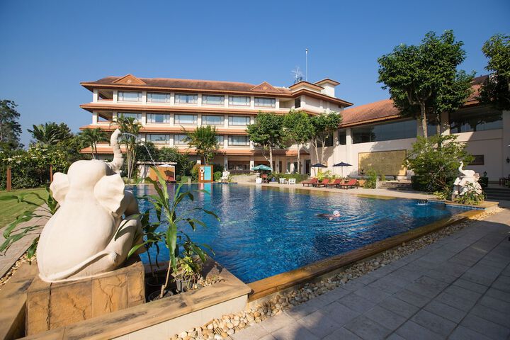 Hotel Pool