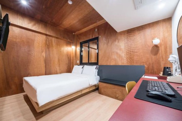 Room 4 of 56