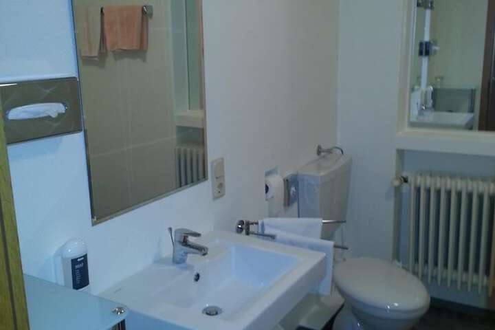Room 10 of 27
