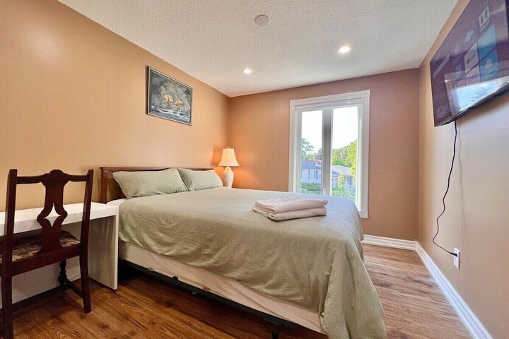 Cozy Home Near Transit & Hillcrest Mall with Free Parking