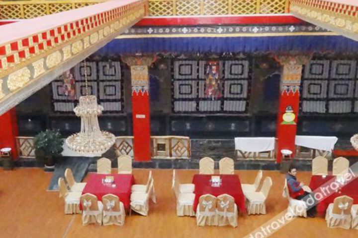 Shigatse Dragon Hotel Is Akira Sakya