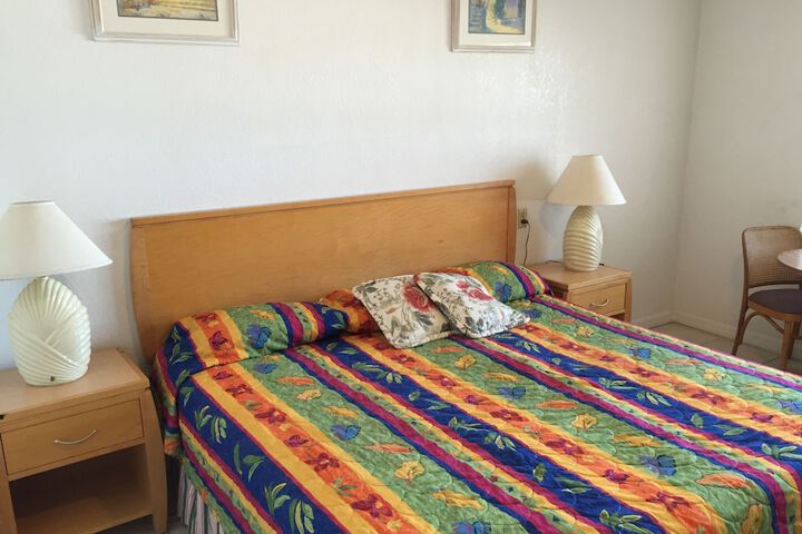 1 King Bed (2 of 15)