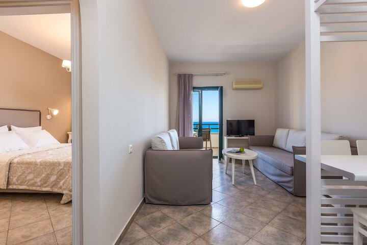 Room 8 of 27