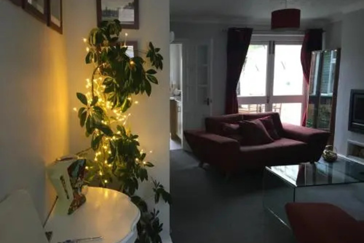 Room 5 of 16