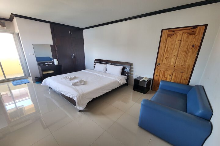 Room 10 of 72