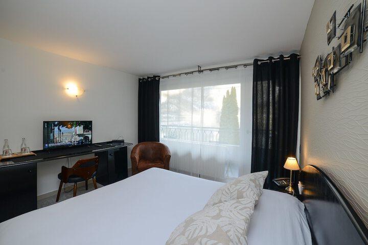 Room 14 of 32