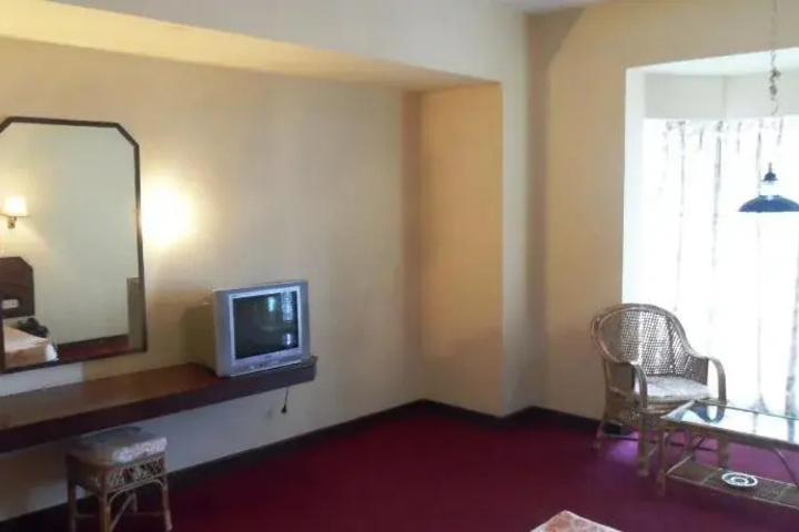 Room 4 of 10