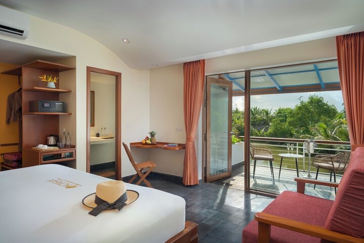 Room 5 of 90