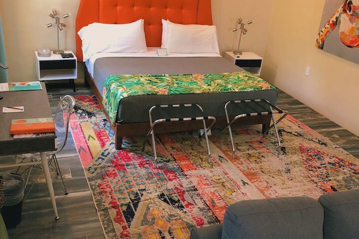 Room 28 of 87