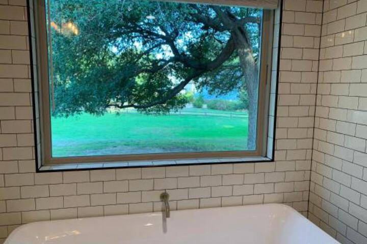 Salado Cottage Retreat near Downtown