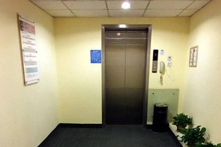 Room 10 of 16