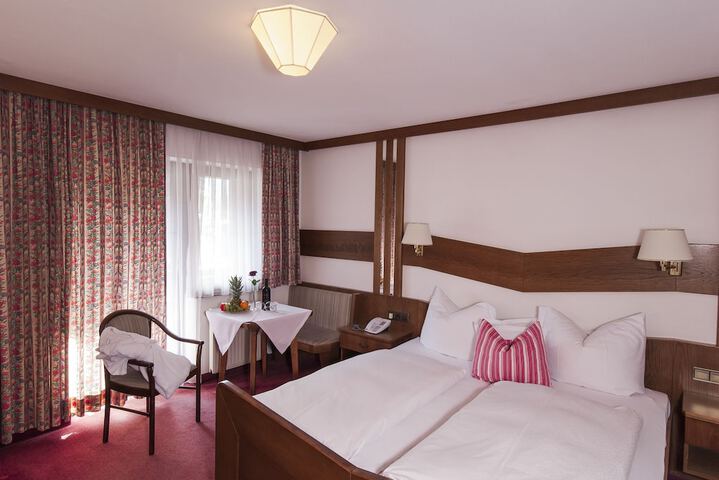 Room 4 of 38