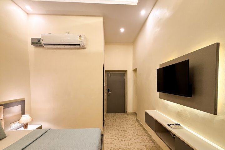 Room 18 of 80