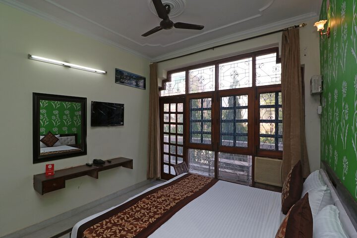 Room 10 of 25