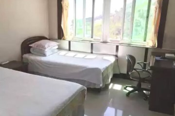 Room 13 of 21
