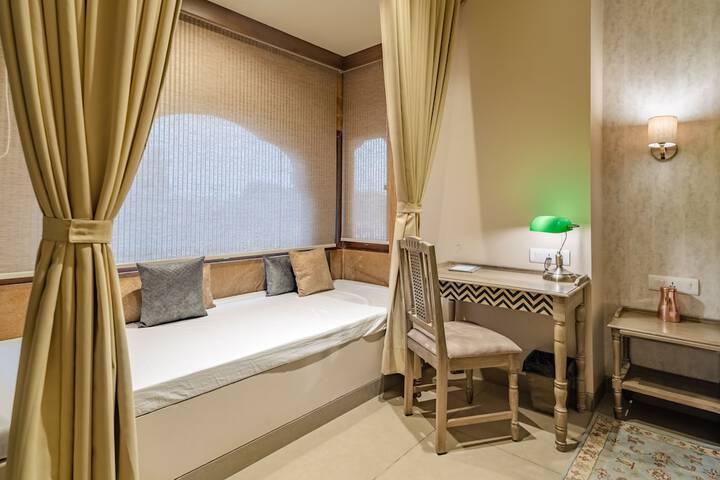 Room 10 of 27