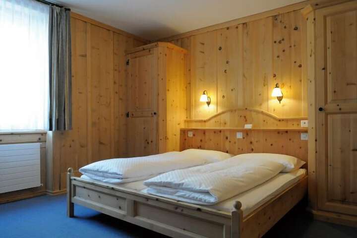 Room 2 of 52