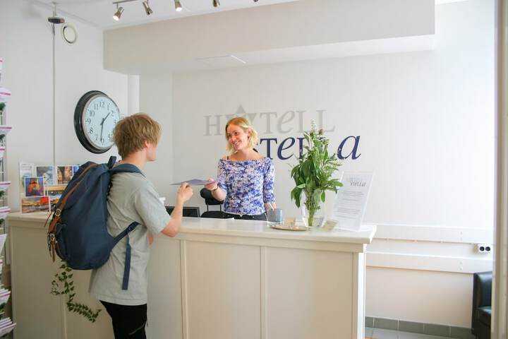 Check-in/check-out kiosk