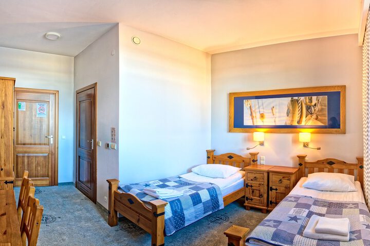 Room 33 of 210