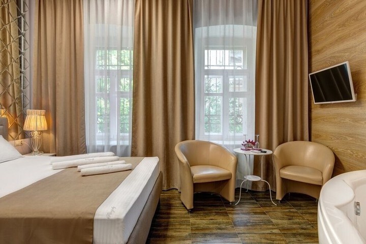 Room 8 of 48