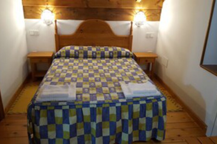 Room 5 of 8