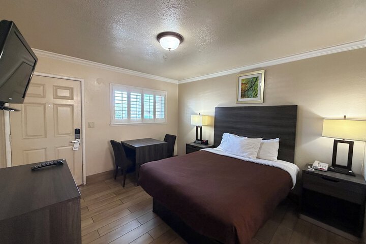 Room 33 of 62