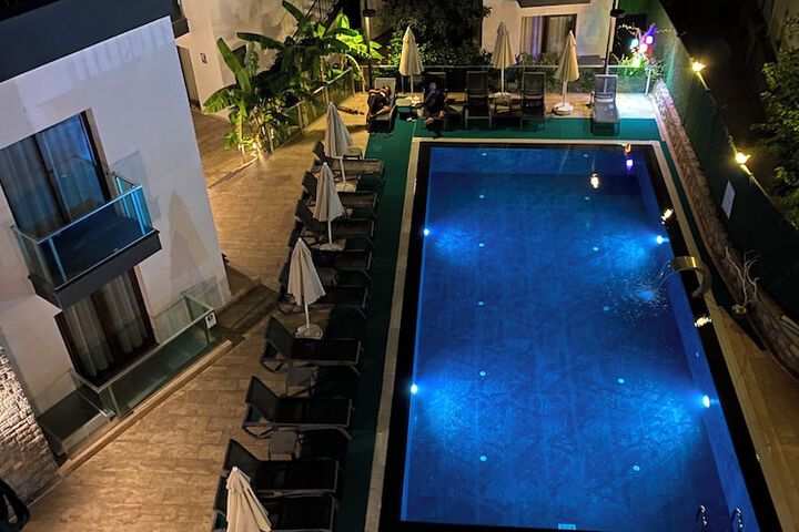 Pool 104 of 159