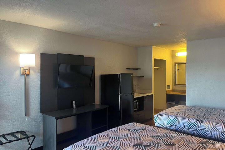 Room 7 of 14