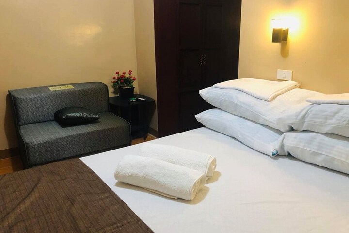 Room 10 of 27