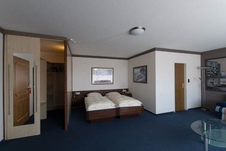 Room 14 of 36