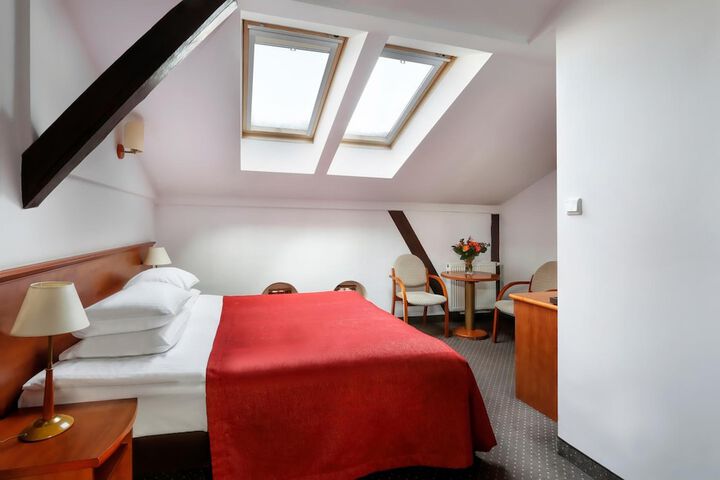 Room 16 of 42