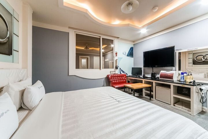 Room 2 of 24