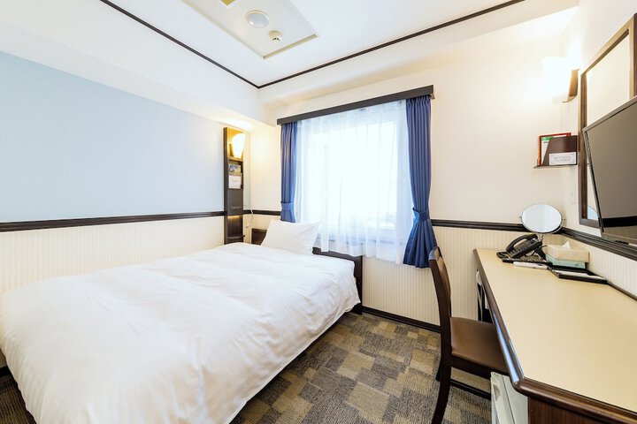 Room 15 of 36