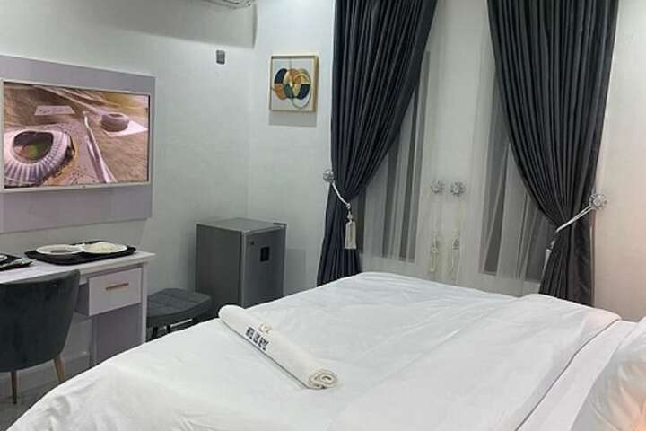Room 4 of 24