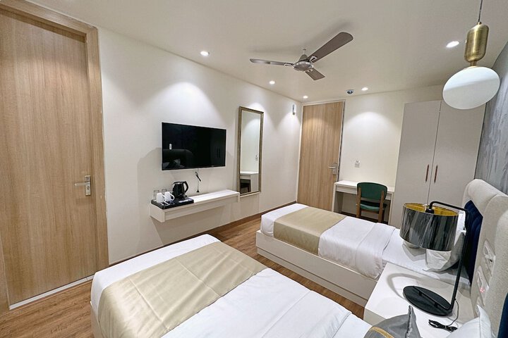 Room 25 of 76