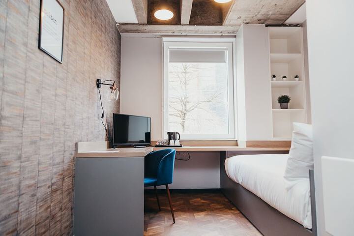 Room 32 of 56