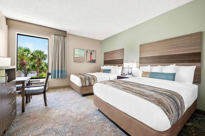 2 Queen Beds High Speed Internet Accessible Refrigerator, Coffee Maker Full Breakfast (12 of 13)