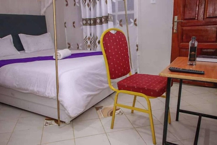 Room 3 of 40