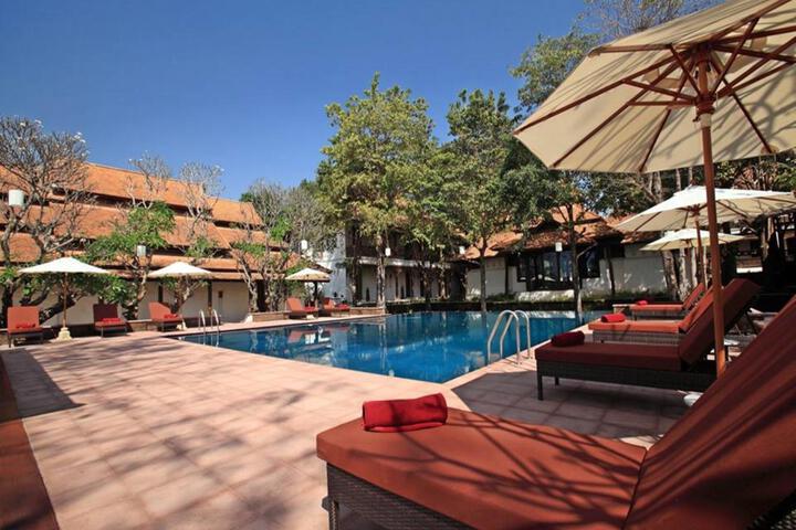 Pools & Facilities
