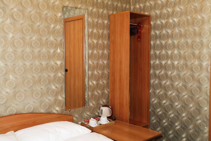 Room 6 of 40