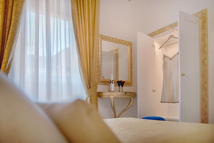 Room 32 of 70