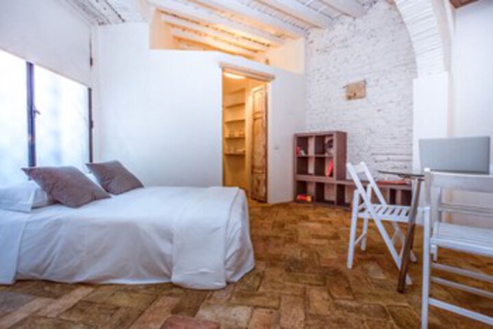 Room 5 of 16