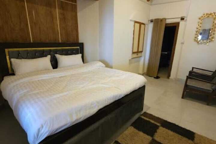 Room 6 of 19