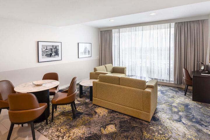 Room 51 of 163